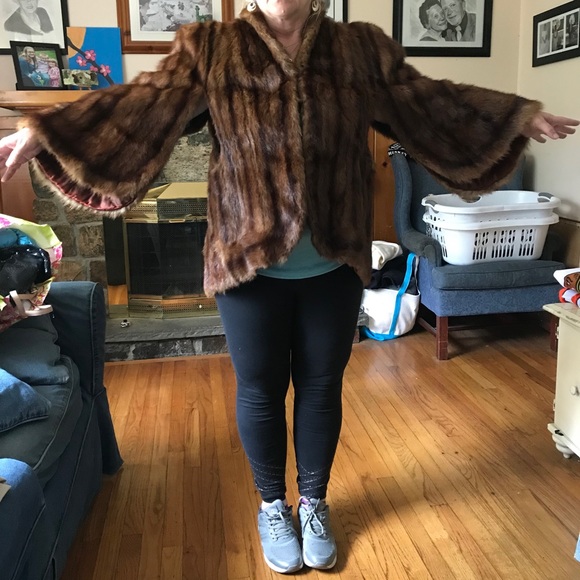 Harpers Furs of Bridgeport Mink - Picture 4 of 8